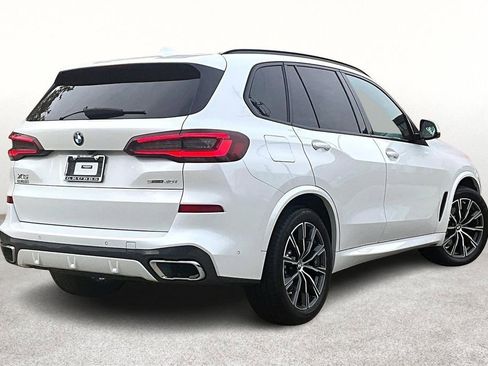 Used 2022 BMW X5 sDrive40i w/ M Sport Package RWD image 2