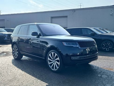 Used 2023 Land Rover Range Rover SE image 3