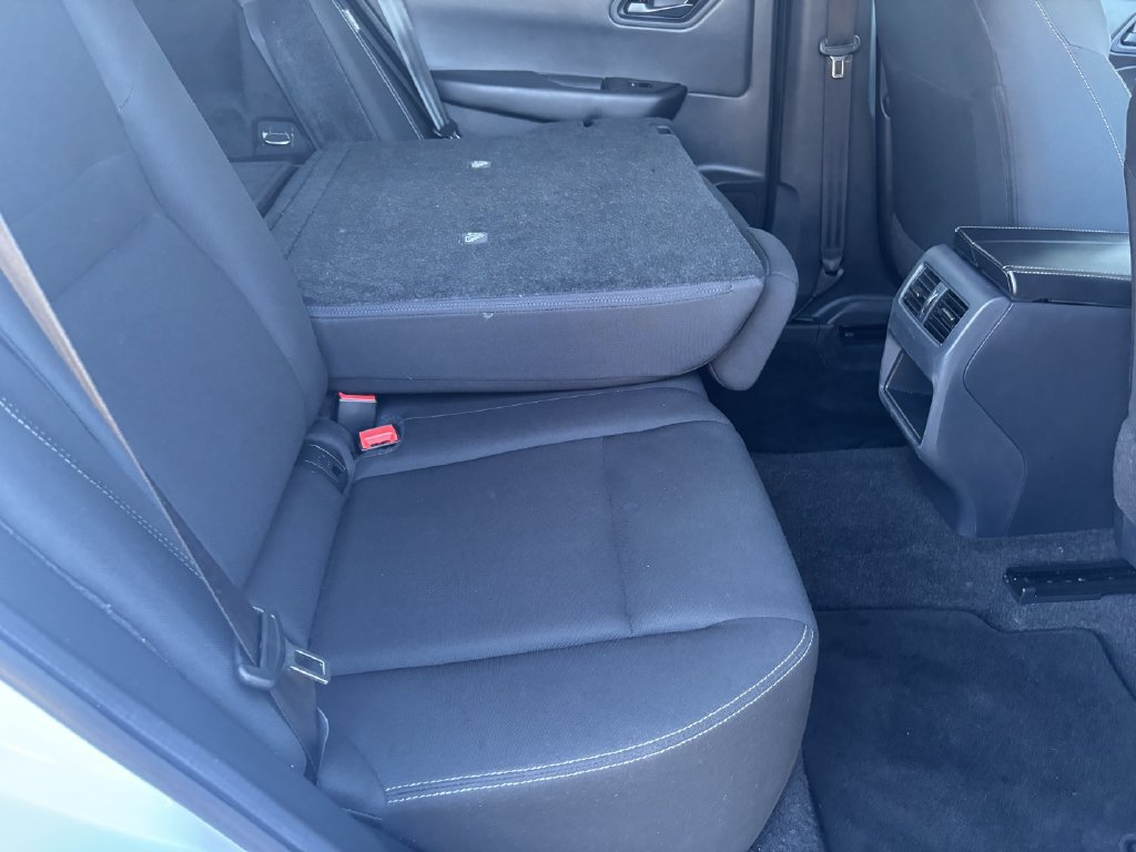 Used 2025 Nissan Rogue S AWD/4WD image 27