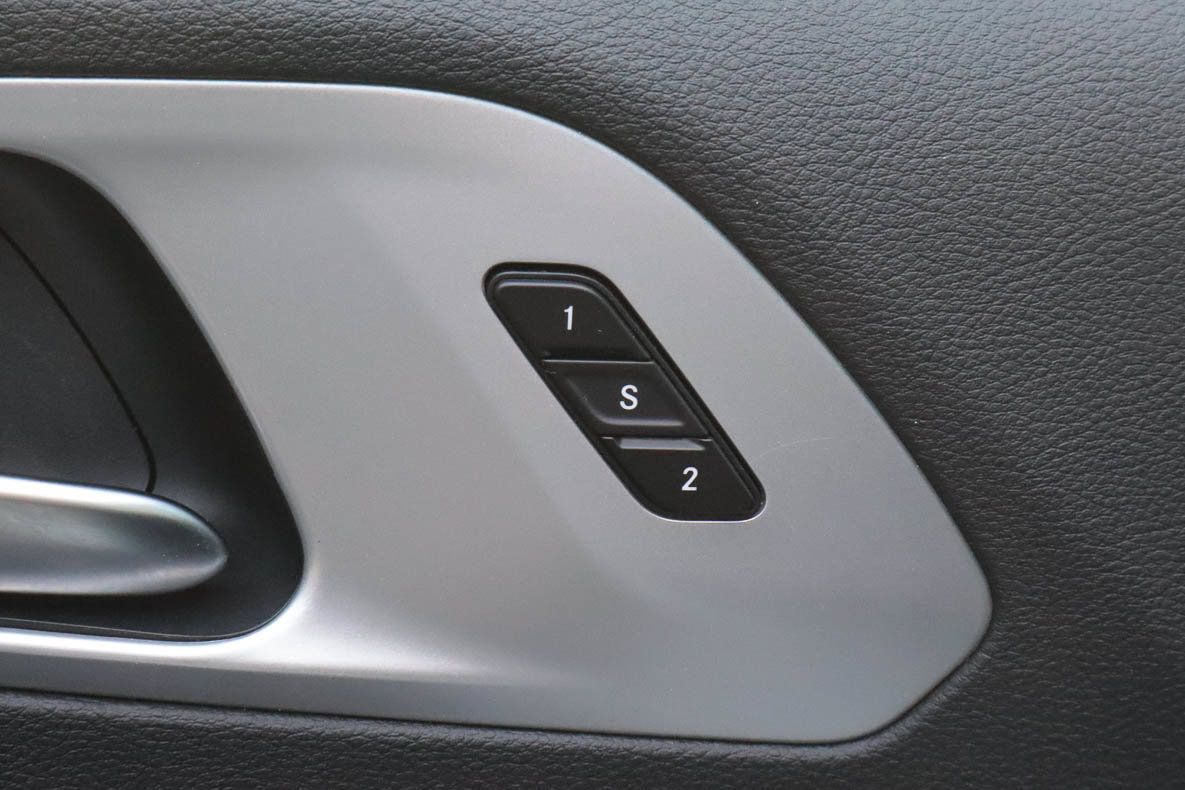Used 2025 Chrysler Pacifica Limited FWD image 15
