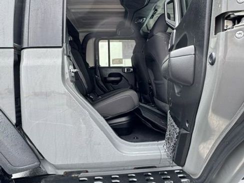 Used 2020 Jeep Gladiator Sport w/ Quick Order Package 24S image 18