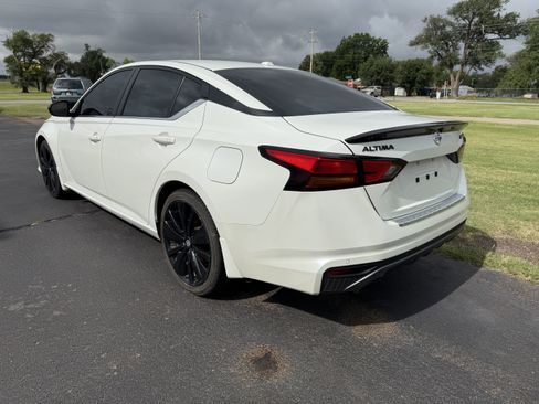 Used 2022 Nissan Altima 2.5 SR w/ Midnight Edition Package FWD image 4
