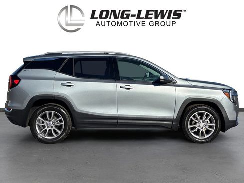 Used 2024 GMC Terrain SLT w/ Tech Package image 8