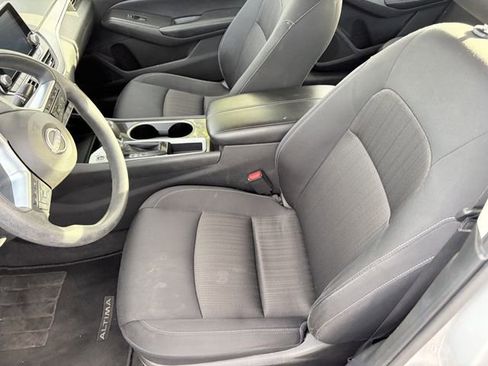 Used 2024 Nissan Altima 2.5 SV FWD image 4