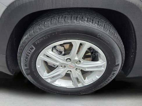 Certified 2024 GMC Terrain SLE w/ Driver Convenience Package FWD image 9