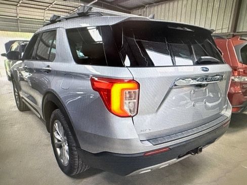 Used 2021 Ford Explorer XLT w/ Equipment Group 202A AWD/4WD image 6