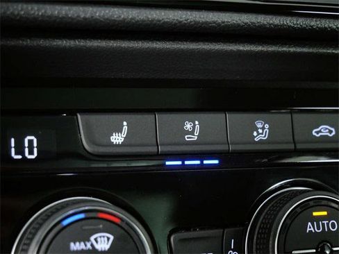 Used 2024 Volkswagen Taos SEL image 26