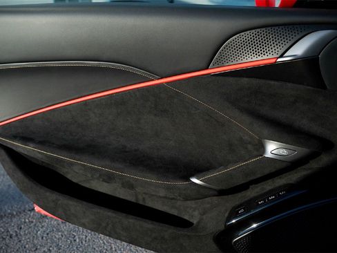 Used 2024 Ferrari Roma Spider image 28