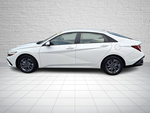 Used 2024 Hyundai Elantra SEL FWD image 7
