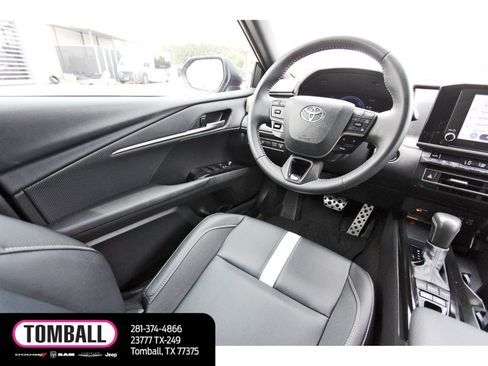 Used 2025 Toyota Camry SE w/ Convenience Package FWD image 9