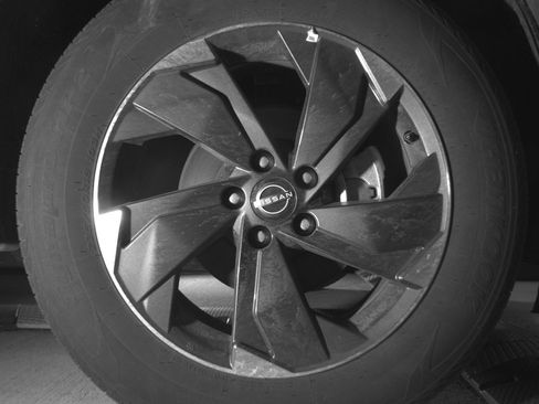 Used 2025 Nissan Rogue SV AWD/4WD image 13