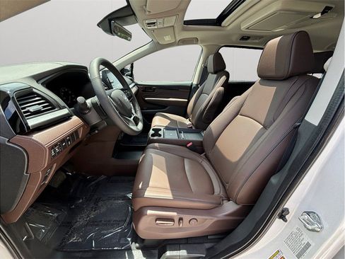 Used 2026 Honda Odyssey Touring image 2