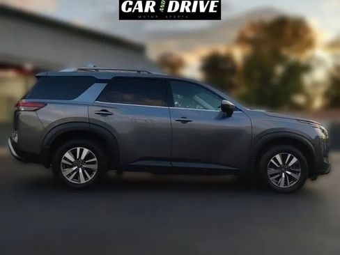 Used 2024 Nissan Pathfinder SL AWD/4WD image 9