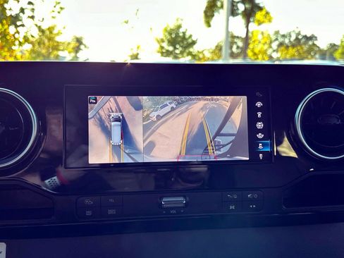 Used 2020 Mercedes-Benz Sprinter 2500 image 19