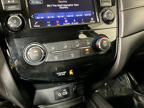 Used 2018 Nissan Rogue S image 33