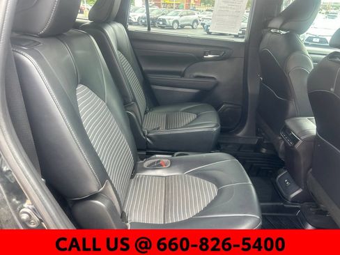 Used 2021 Toyota Highlander XSE FWD image 9