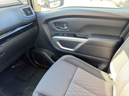 Used 2024 Nissan Titan SV w/ SV Convenience Package image 30