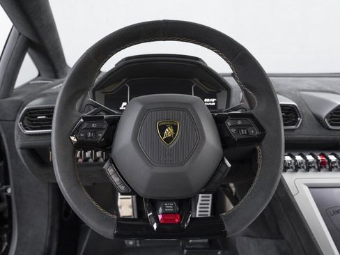 Used 2022 Lamborghini Huracan STO image 25