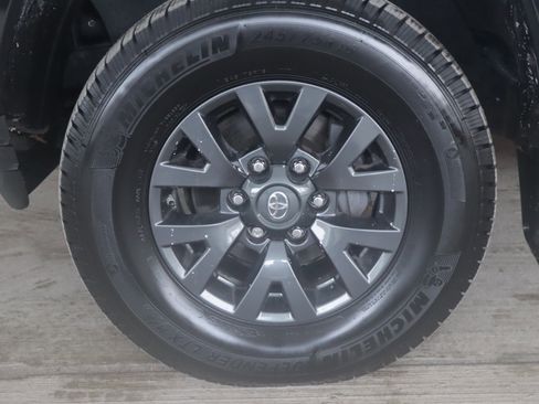 Certified 2021 Toyota Tacoma SR5 image 18