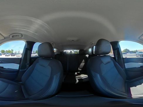 Used 2025 Chevrolet Trax LT w/ LT Convenience Package FWD image 40
