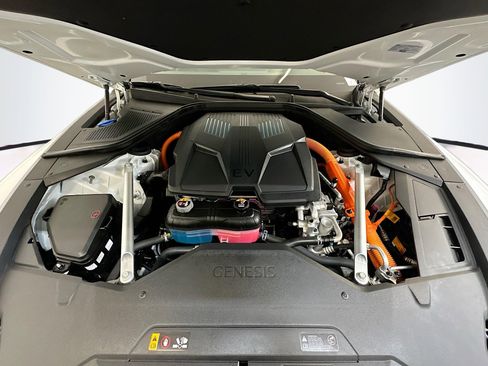 Used 2024 Genesis G80 image 35