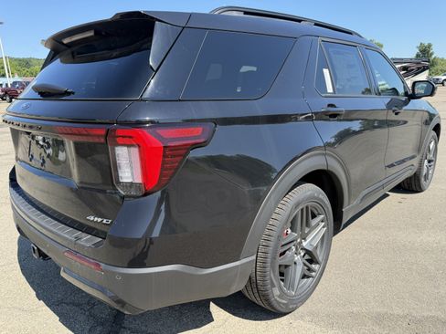 New 2026 Ford Explorer ST-Line w/ ST-Line Street Pack AWD/4WD image 2