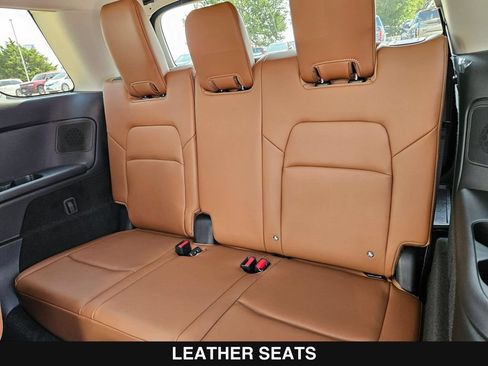 New 2026 Nissan Pathfinder Platinum FWD image 18