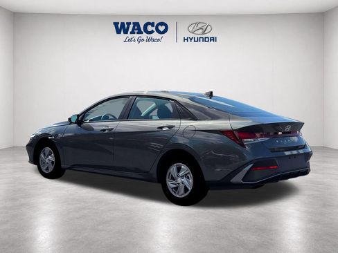 Used 2026 Hyundai Elantra SE FWD image 6