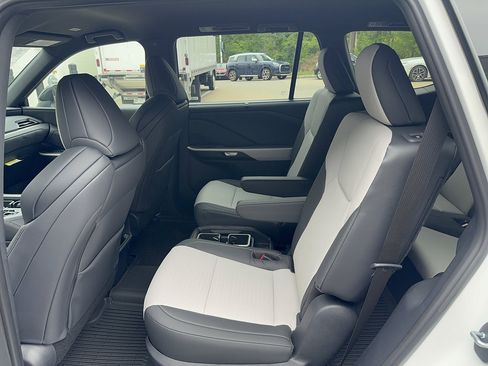 Used 2026 Lexus TX 500h AWD w/ Technology Package image 6