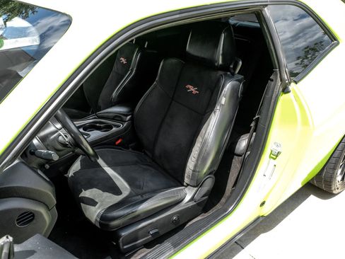 Used 2015 Dodge Challenger R/T Scat Pack w/ Scat Pack Appearance Package RWD image 37