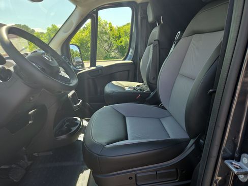 New 2026 RAM ProMaster 2500 w/ Convenience Group FWD image 4