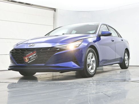 Used 2023 Hyundai Elantra SE w/ Preferred Accessory Package image 26