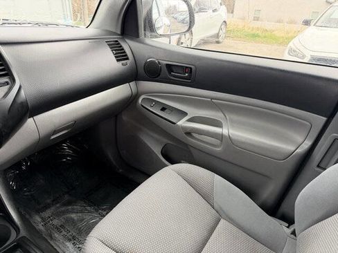 Used 2015 Toyota Tacoma PreRunner w/ Convenience Package image 18