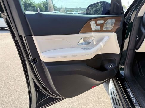 Used 2022 Mercedes-Benz GLS 450 4MATIC image 12