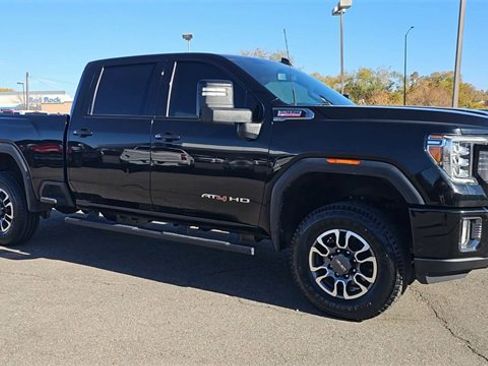 Used 2022 GMC Sierra 2500 AT4 image 2