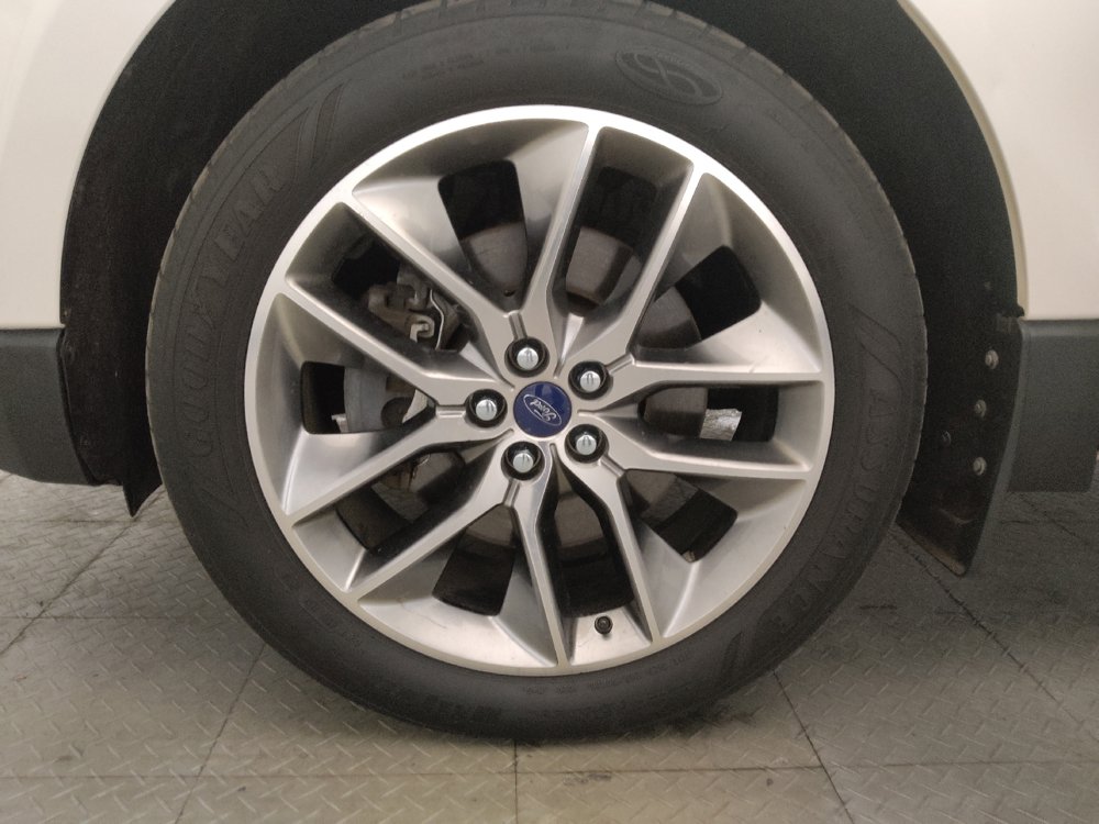 Used 2016 Ford Edge Titanium w/ Equipment Group 302A AWD/4WD image 31