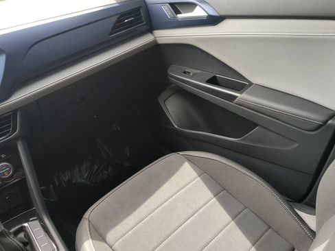 Used 2024 Volkswagen Taos SE FWD image 15