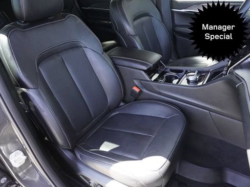 Used 2022 Jeep Grand Cherokee L Limited w/ Black Appearance Package AWD/4WD image 24