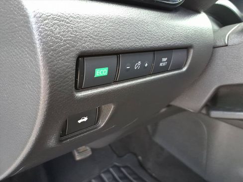 Used 2024 Nissan Sentra SV FWD image 19