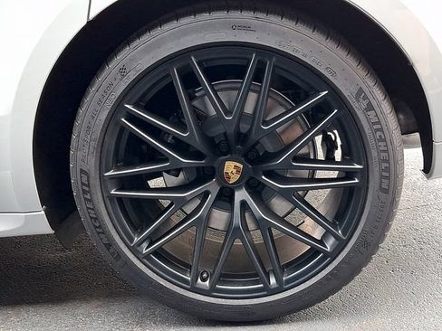 Certified 2025 Porsche Macan GTS AWD/4WD image 14