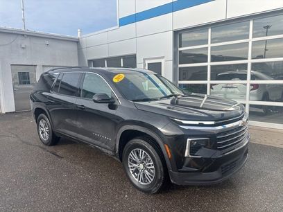 Used 2025 Chevrolet Traverse LT
