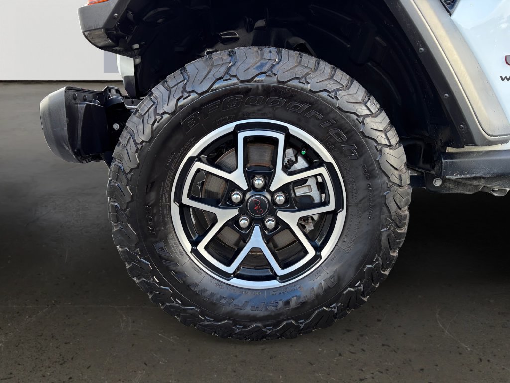 Used 2025 Jeep Wrangler Unlimited Rubicon w/ Convenience Group AWD/4WD image 10
