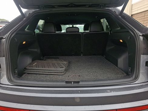 Used 2020 Volkswagen Atlas Cross Sport SE image 28