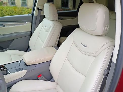 Used 2017 Cadillac XT5 Premium Luxury w/ Advanced Security Package image 25