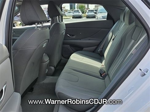 Used 2025 Hyundai Elantra Sport image 6