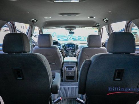 Used 2023 Chevrolet Traverse LT image 16