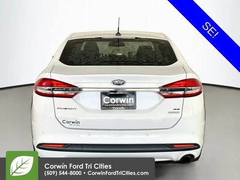 Used 2017 Ford Fusion SE w/ Fusion SE Technology Package FWD image 13