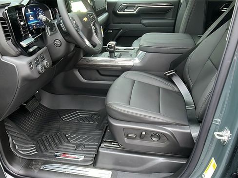 Used 2025 Chevrolet Silverado 1500 LTZ image 14