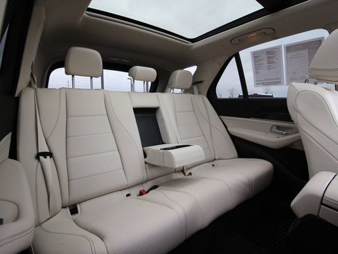 Used 2024 Mercedes-Benz GLE 450 4MATIC image 35