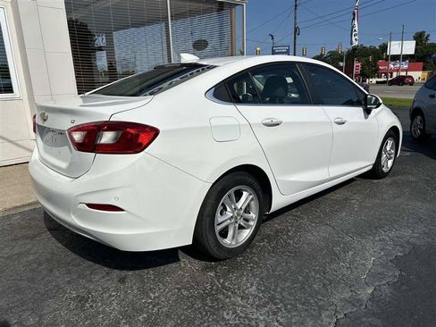Used 2018 Chevrolet Cruze LT w/ LT True North Edition FWD image 3